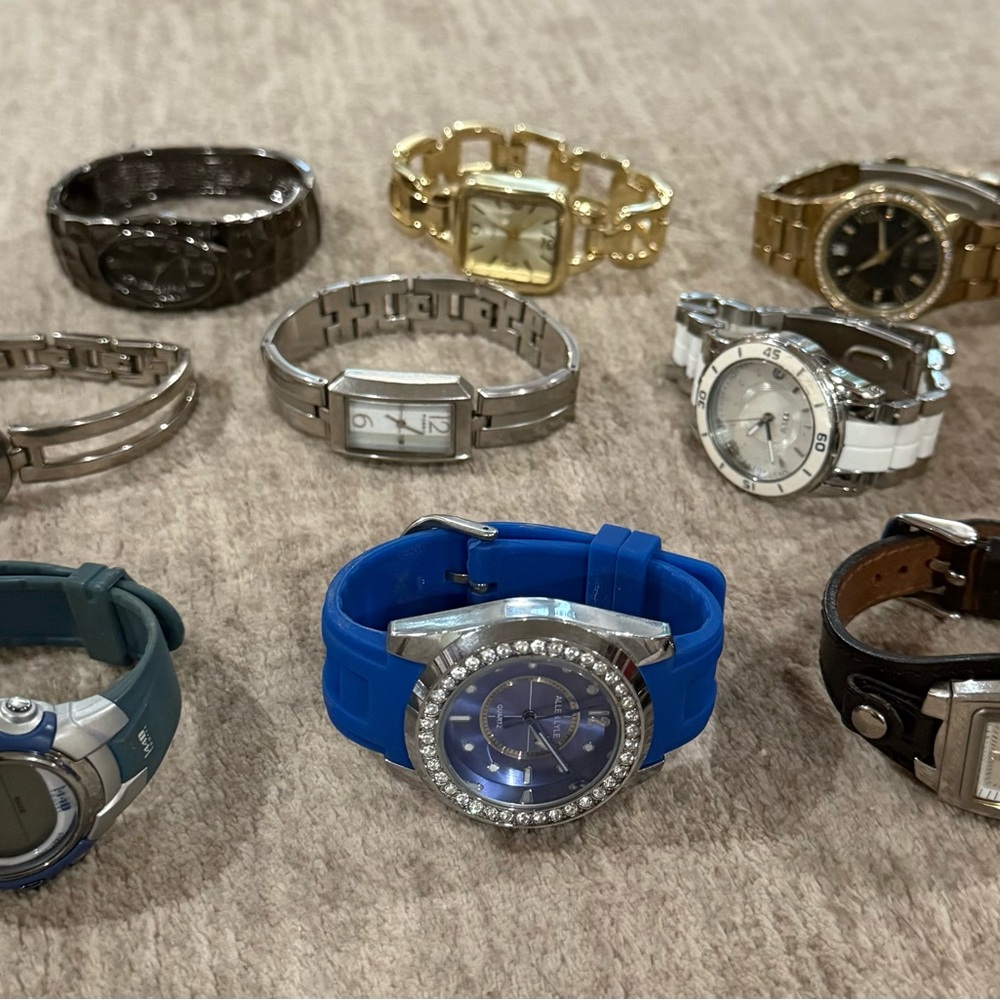 Lot of 9 Women's Watches - Relic, Fossil, Timex - Gold, Silver, Blue
